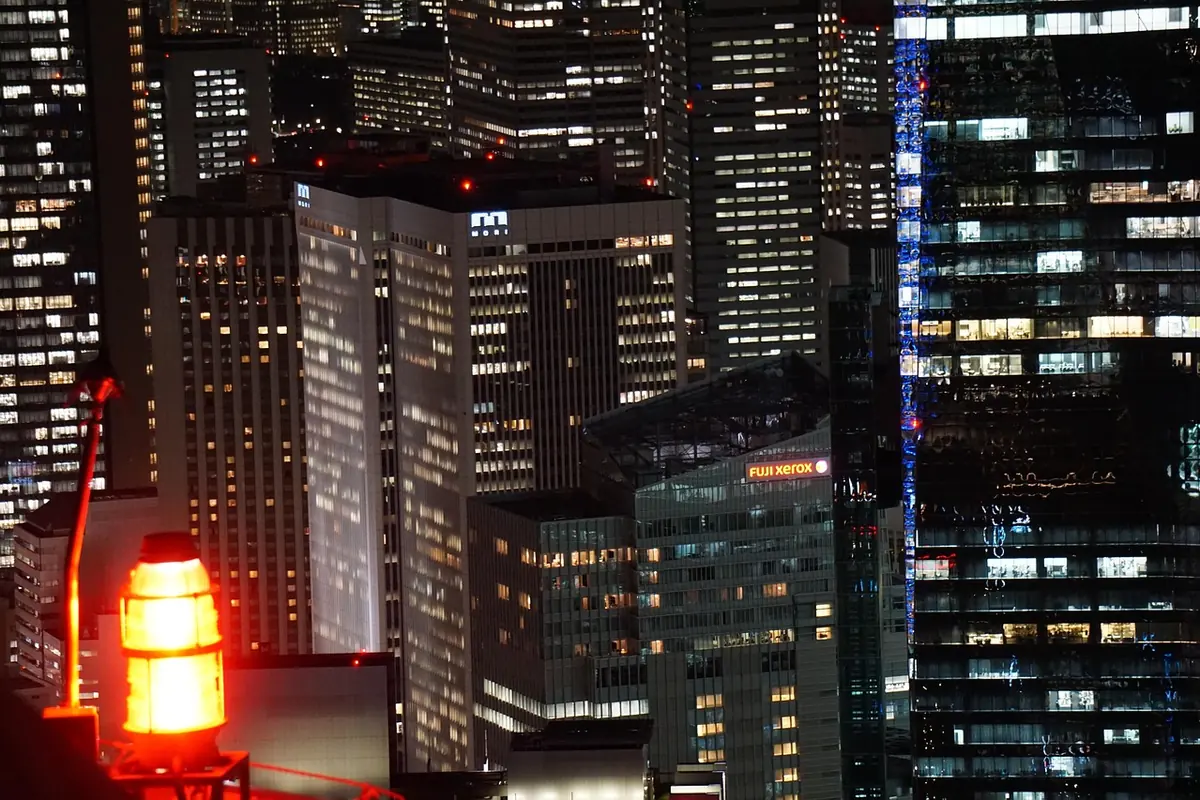 夜のオフィス街